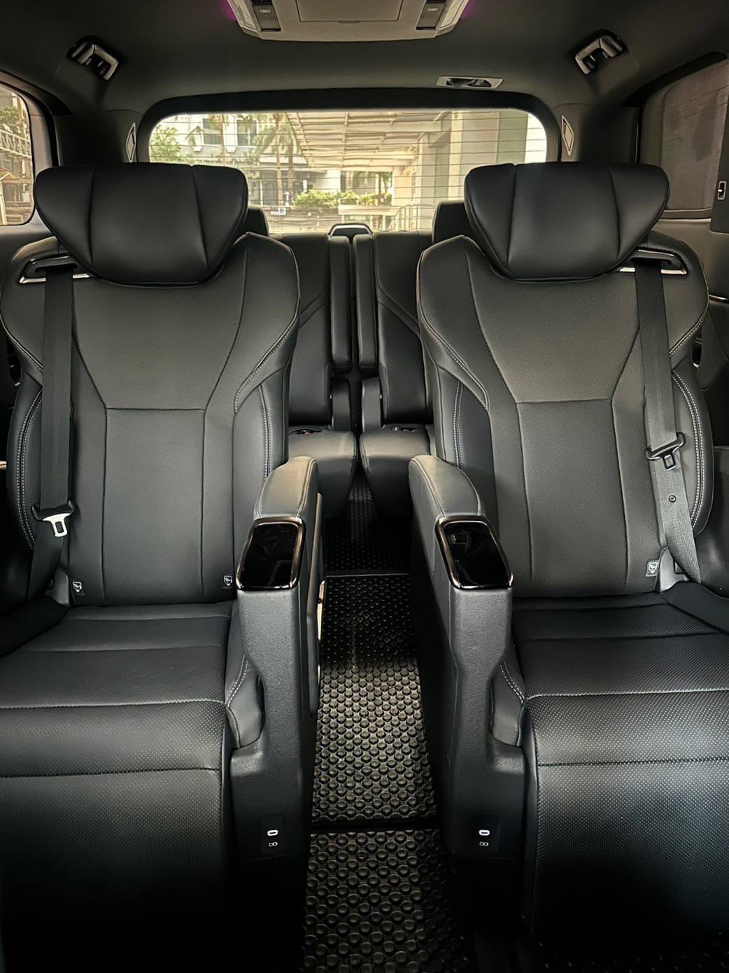 Toyota Alphard interior