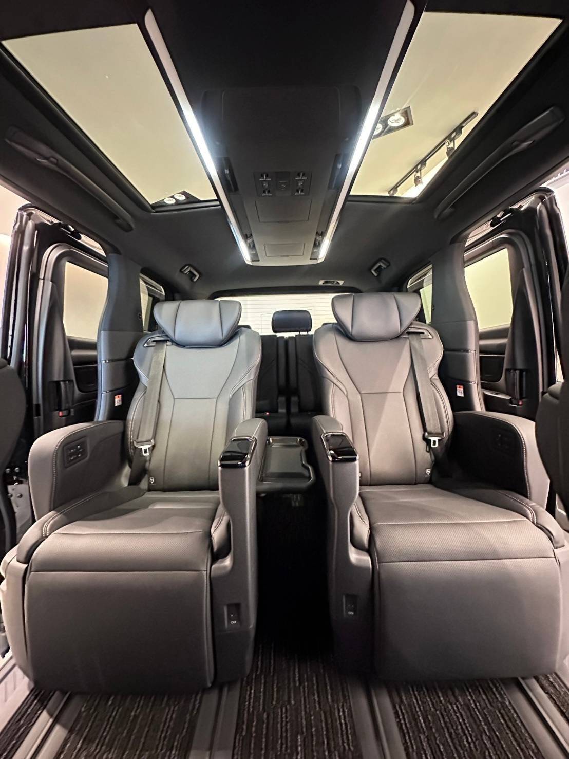 Toyota Alphard seat detail